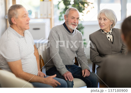 Communication of elderly people. Training and group therapy with psychologist 137180900