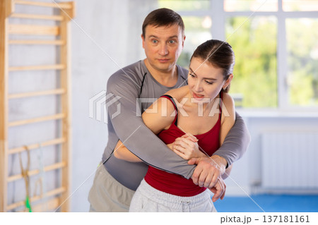 Woman hits man attacker on head during self defense training session Woman hits man attacker on head during self defense training session 137181161