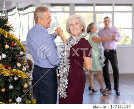Elderly man and elderly woman dance tango Elderly man and elderly woman dance tango 137181187
