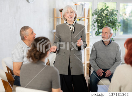 Communication of elderly people. Training and group therapy with psychologist 137181562