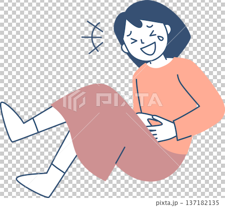 笑い転げる若い女性 笑い転げる若い女性 137182135