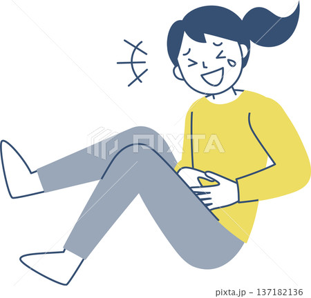 笑い転げる若い女性 137182136