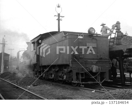 機関区で待機するハチロク 137184654