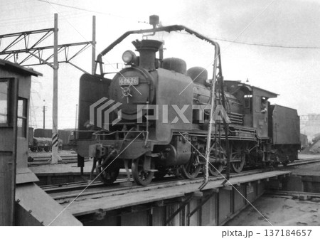 機関区で待機するハチロク 137184657