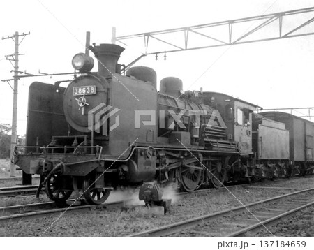 入れ替え作業中のハチロク 137184659