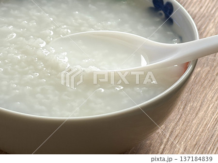 胃腸に優しいお粥(白粥) 胃腸に優しいお粥(白粥) 137184839