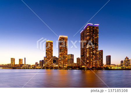 東京 晴海湾岸タワーマンショントワイライト 2026 東京 晴海湾岸タワーマンショントワイライト 2026 137185108