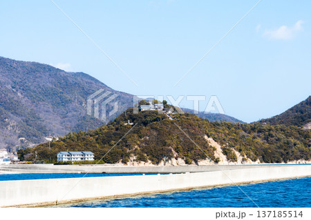 小豆島土庄町エンジェルロード近くから見る富丘八幡神社の遠景 小豆島土庄町エンジェルロード近くから見る富丘八幡神社の遠景 137185514