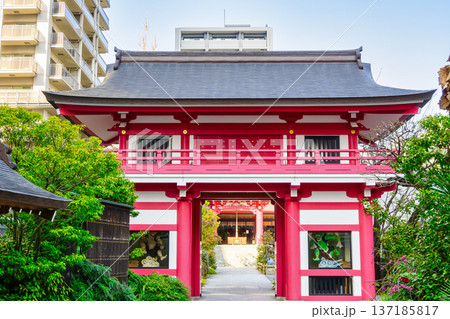 東京都　新宿区　成子天神社　風神雷神の神門 137185817