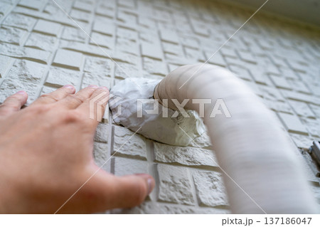 エアコン 配管穴 外壁 エアコン 配管穴 外壁 137186047