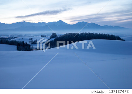 絶景の白銀世界 137187478