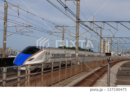 JR埼京線と併行して走る新幹線の電車 JR埼京線と併行して走る新幹線の電車 137190475
