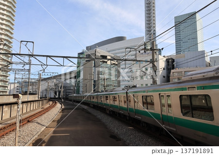 JR埼京線上り電車 137191891