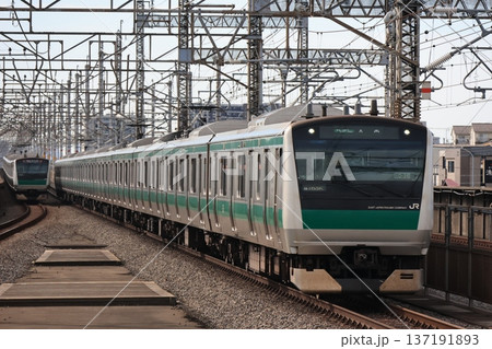 JR埼京線の電車のすれ違い JR埼京線の電車のすれ違い 137191893