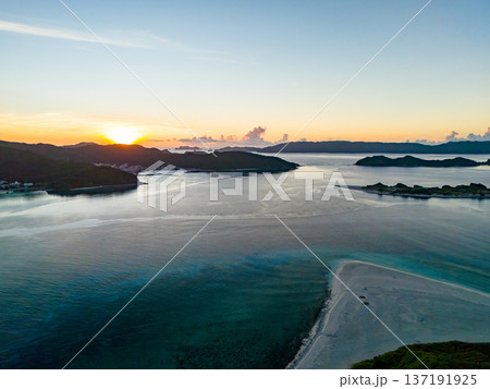 夜明けの慶良間諸島のドローン撮影。嘉比島、安慶名敷島、座間味島他。沖縄県島尻郡-2025 夜明けの慶良間諸島のドローン撮影。嘉比島、安慶名敷島、座間味島他。沖縄県島尻郡-2025 137191925