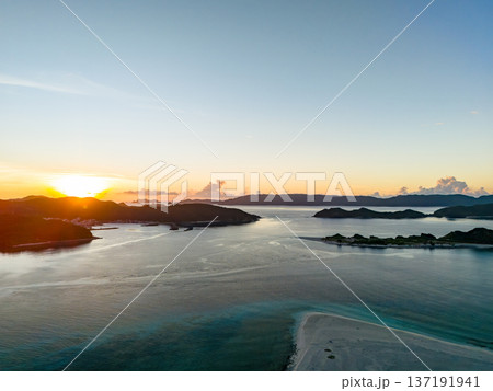 夜明けの慶良間諸島のドローン撮影。嘉比島、安慶名敷島、座間味島他。沖縄県島尻郡-2025 137191941