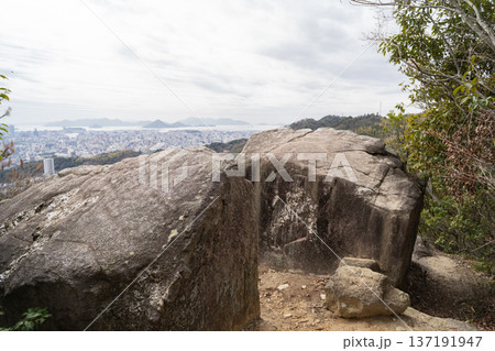 宗箇山(三滝山)の登山道から見た景色(広島アルプス) 宗箇山(三滝山)の登山道から見た景色(広島アルプス) 137191947