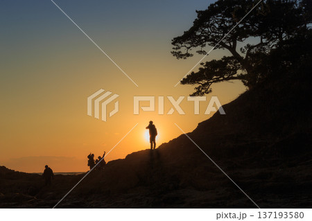 横須賀市立石海岸の夕景 137193580