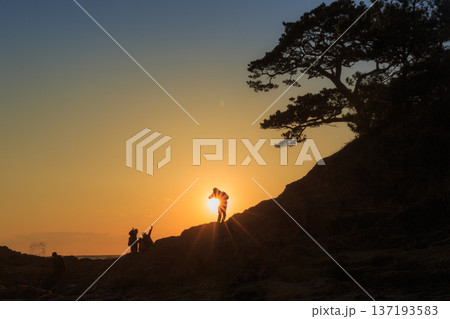 横須賀市立石海岸の夕景 137193583