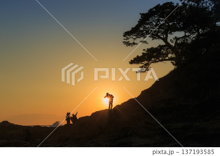 横須賀市立石海岸の夕景 137193585