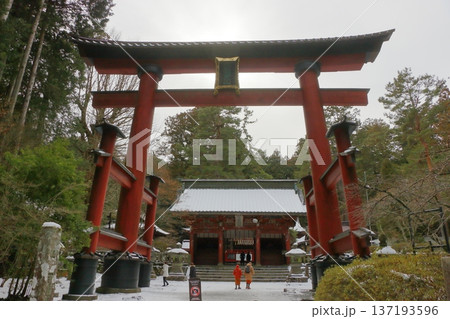 Fuji Otorii gate, mon, torii, at the Kitaguchi Hongu Fuji Sengen Jinja, shrine, on a snowy winter day in Fujiyoshida in Japan. The original gateway to the path to climb Mt. Fuji 137193596