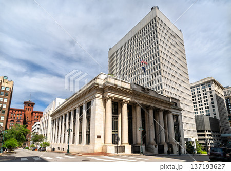 Scenic sunny view of the classical stone facade and columns of the historic Kansas City Public Central Library building in downtown Kansas City, Missouri, United States Scenic sunny view of the classical stone facade and columns of the historic Kansas City Public Central Library building in downtown Kansas City, Missouri, United States 137193627