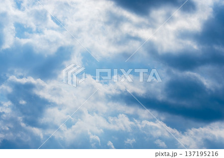 初冬の空 印象的な雲の輝き01 初冬の空 印象的な雲の輝き01 137195216