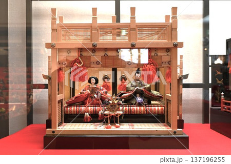 雛飾り 137196255