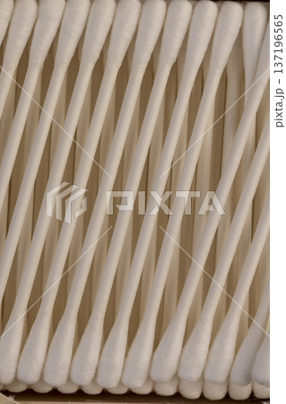 cotton swabs with natural cotton for cosmetics, white paper natural sticks with natural white cotton for makeup correction , injury treatment cotton swabs with natural cotton for cosmetics, white paper natural sticks with natural white cotton for makeup correction , injury treatment 137196565