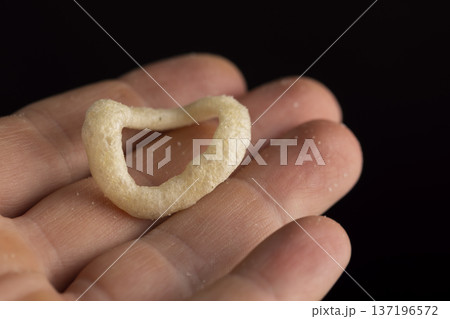 crispy onion rings made from onion puree and flour fried in a large amount of sunflower oil , crispy high-calorie onion rings made from natural ingredients 137196572