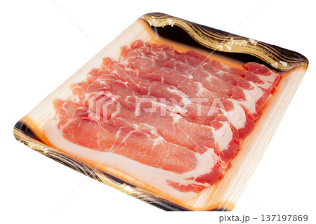 フードパック入り、もちぶたロース肉、生姜焼き用、焼肉用【白背景・切り抜き】 フードパック入り、もちぶたロース肉、生姜焼き用、焼肉用【白背景・切り抜き】 137197869