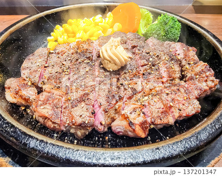ガッツリ食べたい300gのビーフステーキ ガッツリ食べたい300gのビーフステーキ 137201347