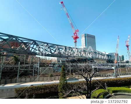 『送り出し工法』で仮設トラスが架橋した… 新【八ツ山跨線々路橋】 『送り出し工法』で仮設トラスが架橋した… 新【八ツ山跨線々路橋】 137202792
