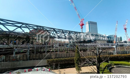 『送り出し工法』で仮設トラスが架橋した… 新【八ツ山跨線々路橋】 137202793