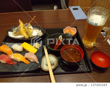 居酒屋のランチ定食 137203163