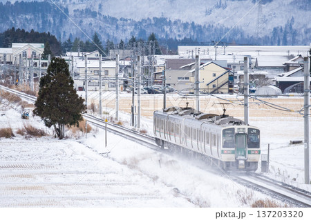 【山形線】高畠駅へ向かう普通列車 【山形線】高畠駅へ向かう普通列車 137203320