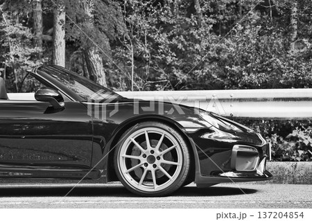 艶々の黒いオープンカー 艶々の黒いオープンカー 137204854