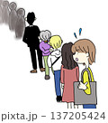 行列に驚く女性 137205424