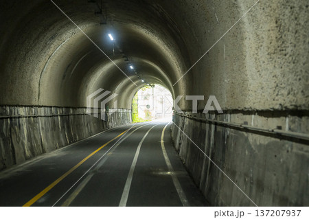 Han River bike path 137207937