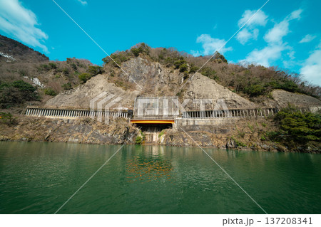 庄川峡遊覧船から見た美しい風景 庄川峡遊覧船から見た美しい風景 137208341