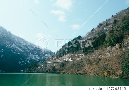 庄川峡遊覧船から見た美しい風景 庄川峡遊覧船から見た美しい風景 137208346