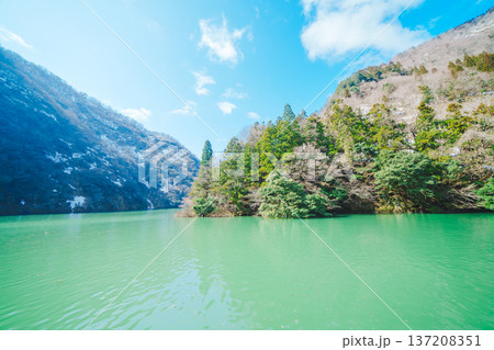 庄川峡遊覧船から見た美しい風景 庄川峡遊覧船から見た美しい風景 137208351