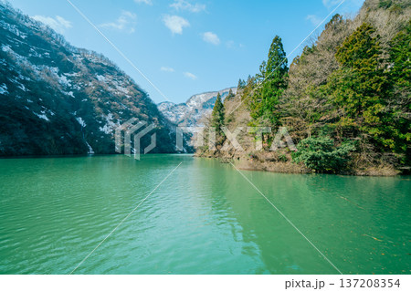 庄川峡遊覧船から見た美しい風景 庄川峡遊覧船から見た美しい風景 137208354