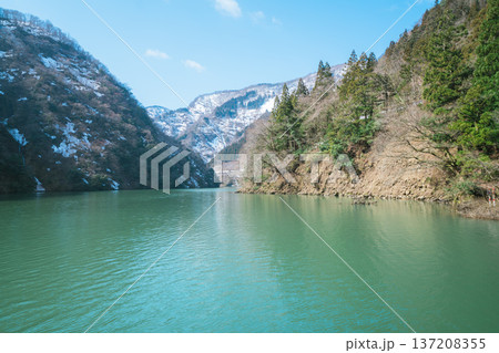 庄川峡遊覧船から見た美しい風景 庄川峡遊覧船から見た美しい風景 137208355