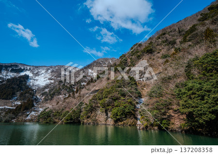 庄川峡遊覧船から見た美しい風景 庄川峡遊覧船から見た美しい風景 137208358