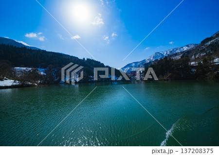 庄川峡遊覧船から見た美しい風景 137208375