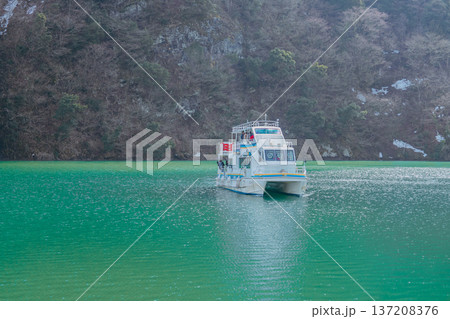 庄川峡遊覧船から見た美しい風景 庄川峡遊覧船から見た美しい風景 137208376