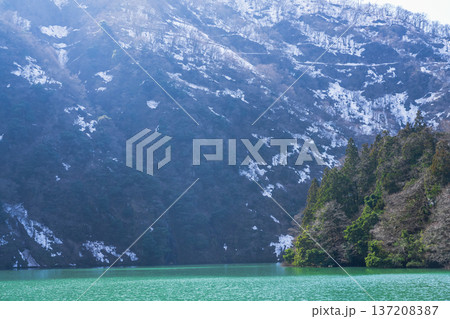 庄川峡遊覧船から見た美しい風景 庄川峡遊覧船から見た美しい風景 137208387