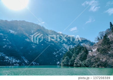 庄川峡遊覧船から見た美しい風景 137208389