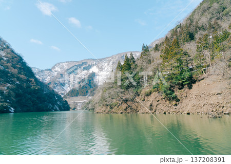 庄川峡遊覧船から見た美しい風景 庄川峡遊覧船から見た美しい風景 137208391